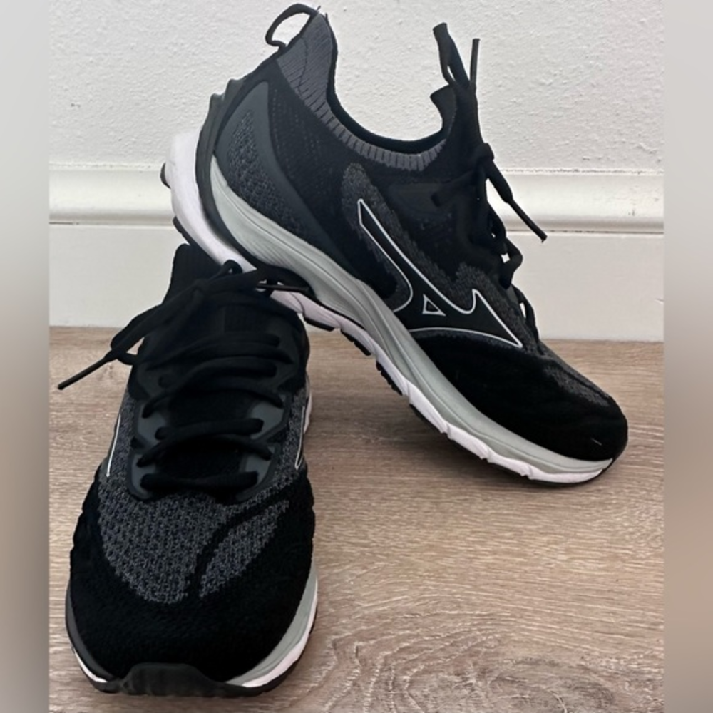 Mizuno Wave Mirari 4 Shoes Size W 10 Like New! See pictures. Hardly wore! - Picture 1 of 8